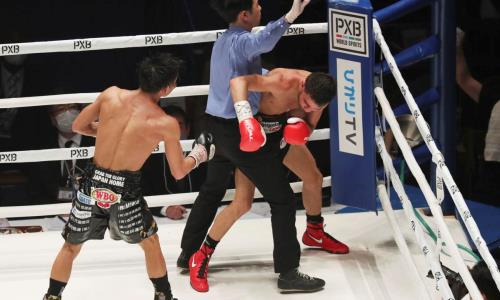 Чемпиона мира уничтожили сенсационным нокаутом и лишили титула. Видео