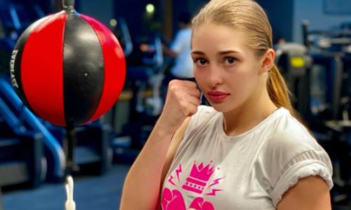 Одна из самых сексуальных спортсменок Казахстана готовится покорять профи-бокс. Видео