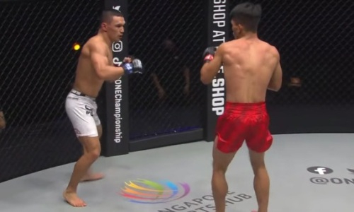 Видео боя Кайрата Ахметова против «Короля» на ONE FC в Сингапуре