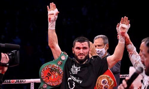 В Сети появилось фото глубокого рассечения Бетербиева в бою с Брауном