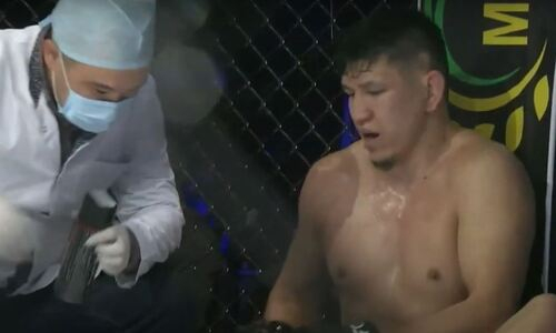 «Я мог остановить бой, но вышел». Куат Хамитов раскрыл подробности своей травмы и назвал сроки возвращения