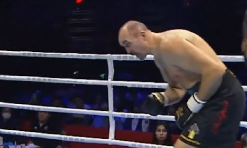 «Это было позорно». Казахстанского супертяжа-нокаутера заподозрили в договорном бое