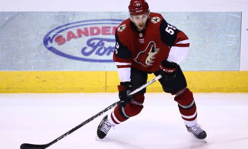 Клуб казахстанца из конференции «Барыса» подпишет защитника с 12 сезонами в НХЛ