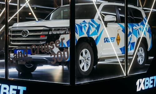 1xBet отправил новый Land Cruiser 300 в Караганду 