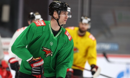 «Потрясающий человек и отличный командный игрок». Наставник клуба КХЛ рад подписанию хоккеиста сборной Казахстана