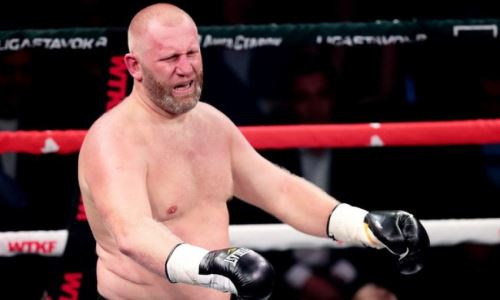 «Такие деньги за эту клоунаду?». Гонорары Емельяненко и Тарасова подверглись жесткой критике