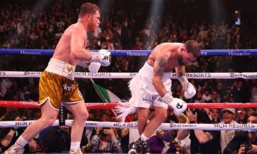 «Если осмеелет настолько». Назван единственный боксер, способный побить «Канело»