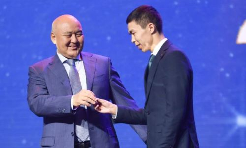 Казахстанскому чемпиону мира по боксу вручили ключи от квартиры