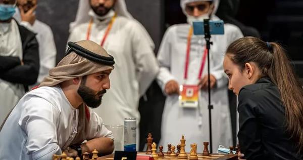 Хищный взгляд арабского гроссмейстера на Жансаю Абдумалик взорвал соцсети. Фото