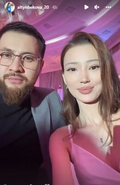 Сабина Алтынбекова показала новые фото на стиле с мужем