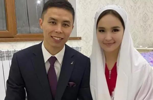 Казахстанский чемпион мира по боксу показал свою невесту. Фото