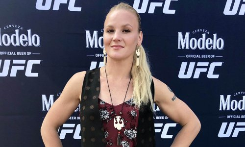 Чемпионка UFC Валентина Шевченко предстала в необычном новогоднем образе. Фото и видео