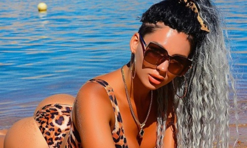 Горячая казахстанская волейболистка представила сексуальный новогодний образ. Фото