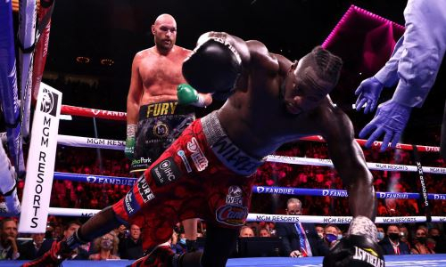 «Канело», Усик и другие. ESPN назвал лучших боксера, нокаут и бой 2021 года