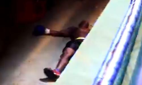 Боксер эффектно улетел за канаты в первом раунде. Видео жесткого нокаута