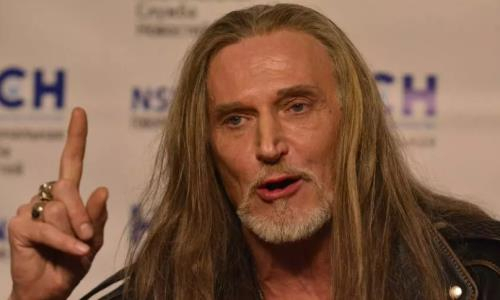 «Настучать ему в репу за оскорбление моей девочки». Джигурда вызвал Губерниева на бой. Видео