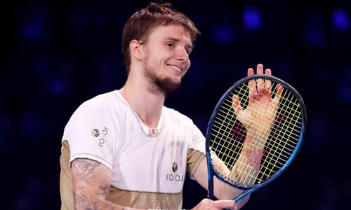 Бублик в прямом эфире поблагодарил известного теннисиста за «туалетные перерывы» и рассмешил судью. Видео