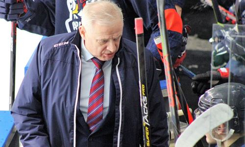 Экс-наставник «Алматы», ударивший ногой хоккеиста своей команды, лишился работы