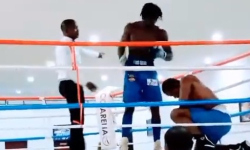 Тайсон прозевал молниеносную серию и оказался в нокауте. Видео