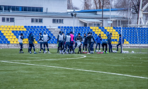 Игроки казахстанского клуба начали сбор без директора и главного тренера