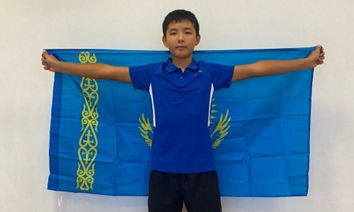 Юный казахстанец третью неделю удерживает лидерство в чемпионской гонке «Мастерса»