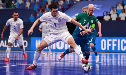 Закончился первый тайм матча Казахстан — Словения на Евро-2022 по футзалу