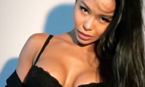 «Божественно красива!». Горячая казахстанская спортсменка записала видео в нижнем белье