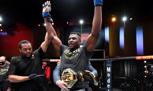 Нганну нанес Гану первое поражение в карьере и защитил титул чемпиона UFC. Видео