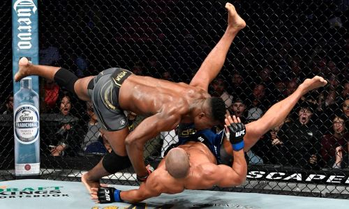 Видео полного боя Нганну — Ган за титул чемпиона UFC с русскими комментариями