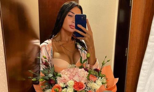 Горячая казахстанская волейболистка с глубоким декольте показала свои пышные формы. Фото