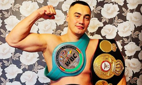 «Я вообще не в курсе». Нокаутер-супертяж из Казахстана «подарил» титул WBC конкуренту и не знал об этом