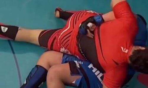 Обидчика 122-килограммового казахстанца жестко наказали в финале ЧМ по MMA. Видео