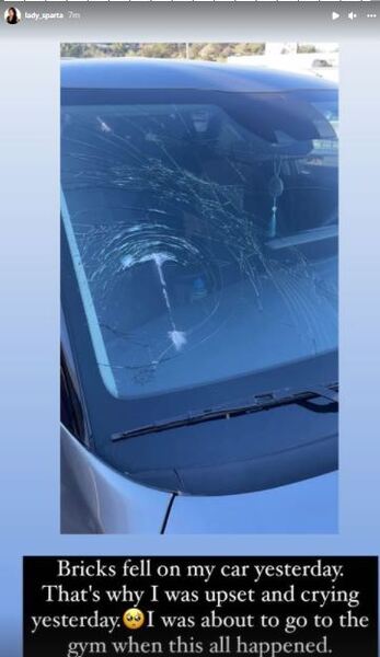 Аида Сатыбалдинова показала фото своей машины. Ее разбили кирпичами