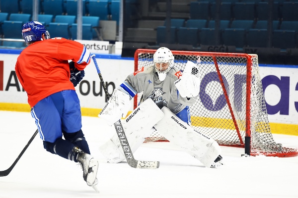 «Барыс» вернулся к тренировкам во время паузы в КХЛ. Фото