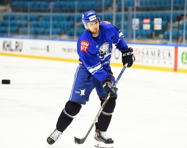 «Барыс» вернулся к тренировкам во время паузы в КХЛ. Фото