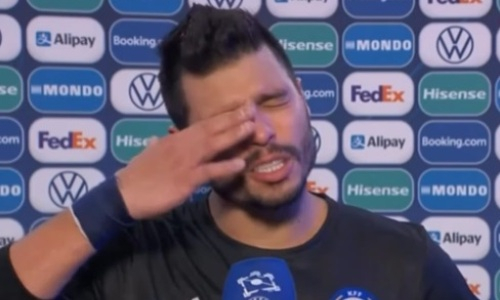 Капитан сборной Казахстана плакал во время интервью после поражения в четвертьфинале Евро-2022 по футзалу. Видео