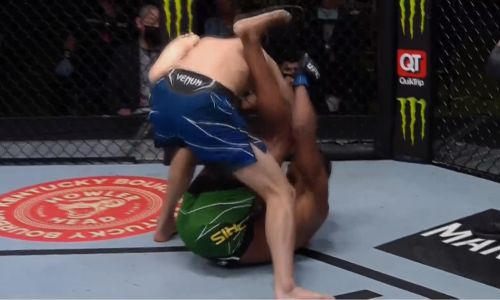 Видео боя Шавката Рахмонова с тяжелым нокаутом после «вертушки» в UFC
