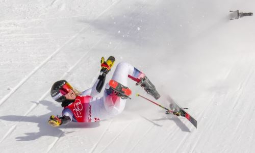 Горнолыжница из США получила серьезную травму на Олимпиаде-2022. Видео жуткого падения