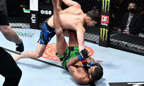 UFC нашел Шавкату Рахмонову соперника из ТОП-15