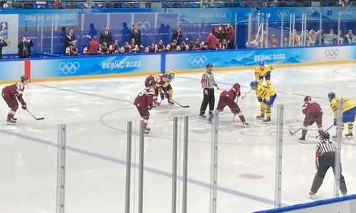 Курьезный момент произошел в хоккейном матче на Олимпиаде-2022. Видео