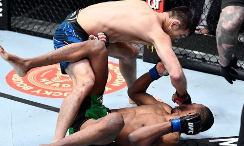 Шавкат Рахмонов «дисквалифицировал» своего соперника после нокаута в UFC