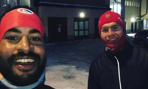 «Страсть и цель». Уникальный лыжник Олимпиады-2022 сделал фото с российским чемпионом Игр в Пекине