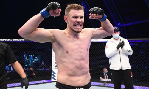 С победы российского бойца начался турнир UFC 271 с участием Сергея Морозова
