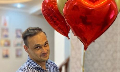 «Люблю до луны и обратно». Илья Ильин похвастался приятным подарком от таинственной незнакомки на День всех влюбленных