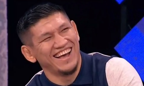 Идет за медалями Олимпиады? Куат Хамитов решил освоить зимние виды спорта. Угарное видео