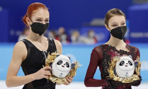 Российскую фигуристку «лишили» «золота» Олимпиады-2022 в пользу устроившей истерику соперницы