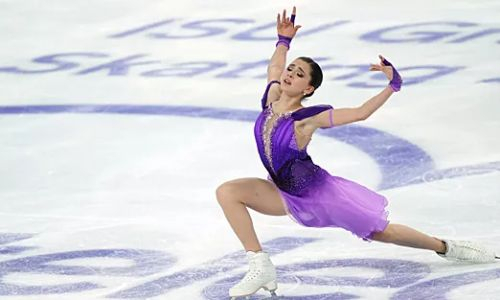 «В три годика уже заставляла нас смотреть, как она делает ласточку». Стало известно о детстве Камилы Валиевой