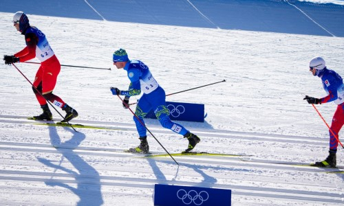 Казахстанский лыжник выступил в масс-старте Олимпиады-2022. «Золото» и «серебро» — у России