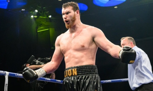 Абсолютный нокаутер из России жестко удосрочил известного супертяжа в бою за два титула. Видео