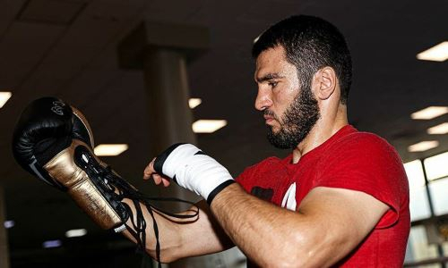 Один из лучших боксеров мира из России назвал неожиданный продукт, который «забивает дыхалку»